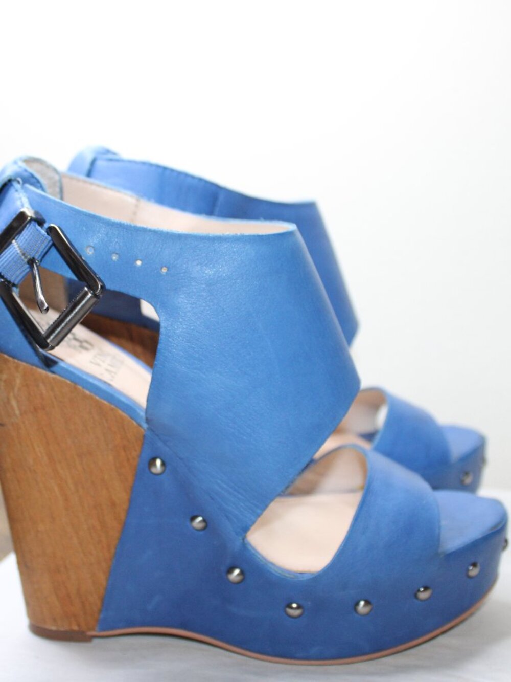 Vince Camuto VC-Matta Blue Leather Wood Wedge Sandals Womens Size 6M Studded